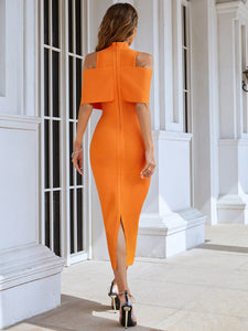 Vestido naranja de cuello alto con hombros descubiertos debajo de la rodilla